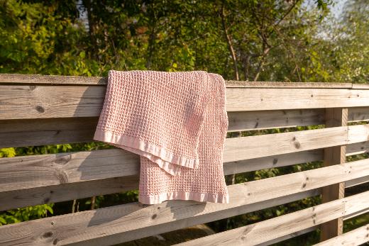 Kirami FinVision Experience waffle towel, rose
