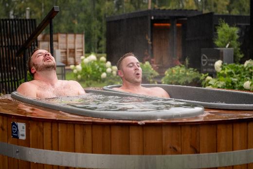 The twin-basin hot tub is not only versatile, but also stylish | Kirami