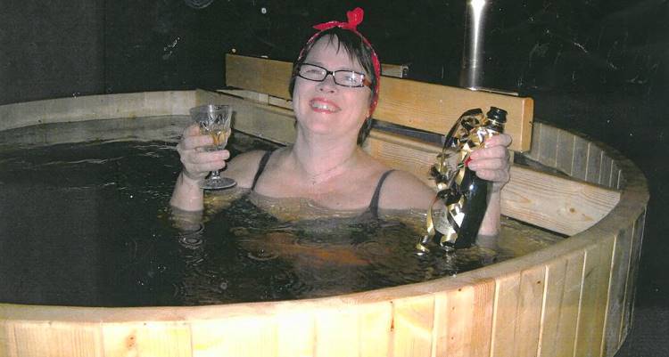 A ten-year-old hot tub was replaced | Kirami