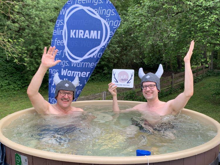 Günther and René stepped into the hot tub | Watch Kirami’s birthday live stream from a hot tub | Kirami