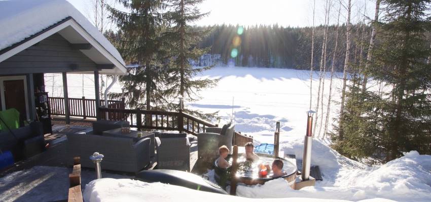 Customer image: Anu-Elina; Straight into the hot tub from a hole in the ice | Kirami