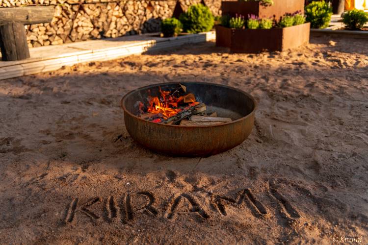You can easily build a small bonfire in a Roasty Boss pot | Kirami