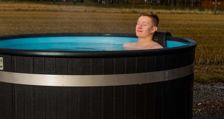 A hot tub improves both physical and mental health | Kirami
