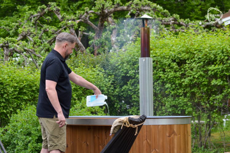 BioCool Disinfect my pool - is easy to use as it can be dosed directly from the bottle without spillage | Kirami