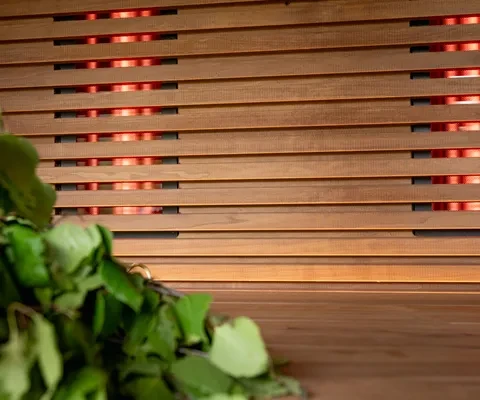 Kirami FinVision® -saunaan infrapunat lisävarusteena – monipuolista saunomista uudella tasolla