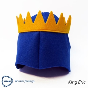 Kirami Tubhat King Eric - A yellow crown on a blue bathing hat is just the thing to make you feel like royalty.