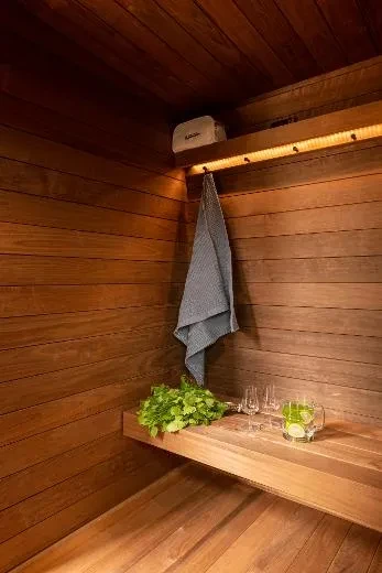 Create mood lighting in the dressing room with LED lights | Kirami FinVision®