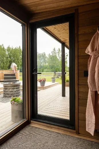 The large windows in the lounge put you in touch with nature | Kirami FinVision® -lounge M Misty
