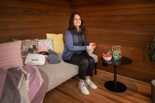 Kirami FinVision® -lounge M Misty - on a mini vacation in your own yard.