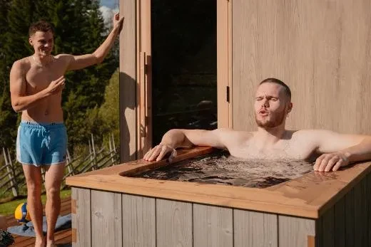 Refresh in the cool and relax in the warm tub!