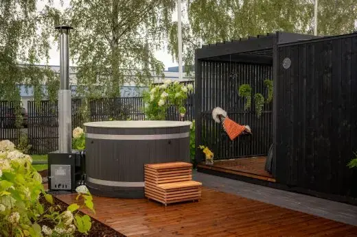 The Kirami FinVision® -garden screen brings lightness to your backyard paradise.