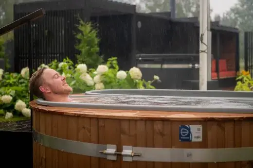 Twinny is a hot tub that offers you new ways to enjoy bathing.