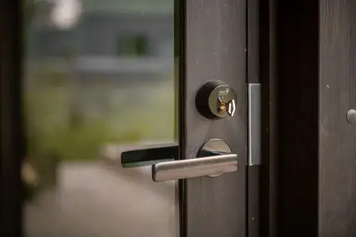 A bench can be purchased as accessoires for the changing room